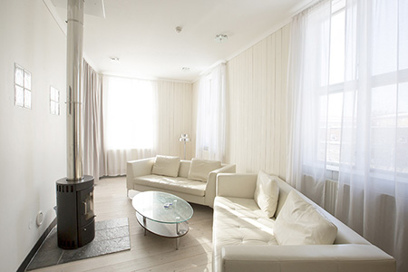 Relaxrum med öppenspis, dusch och bastu